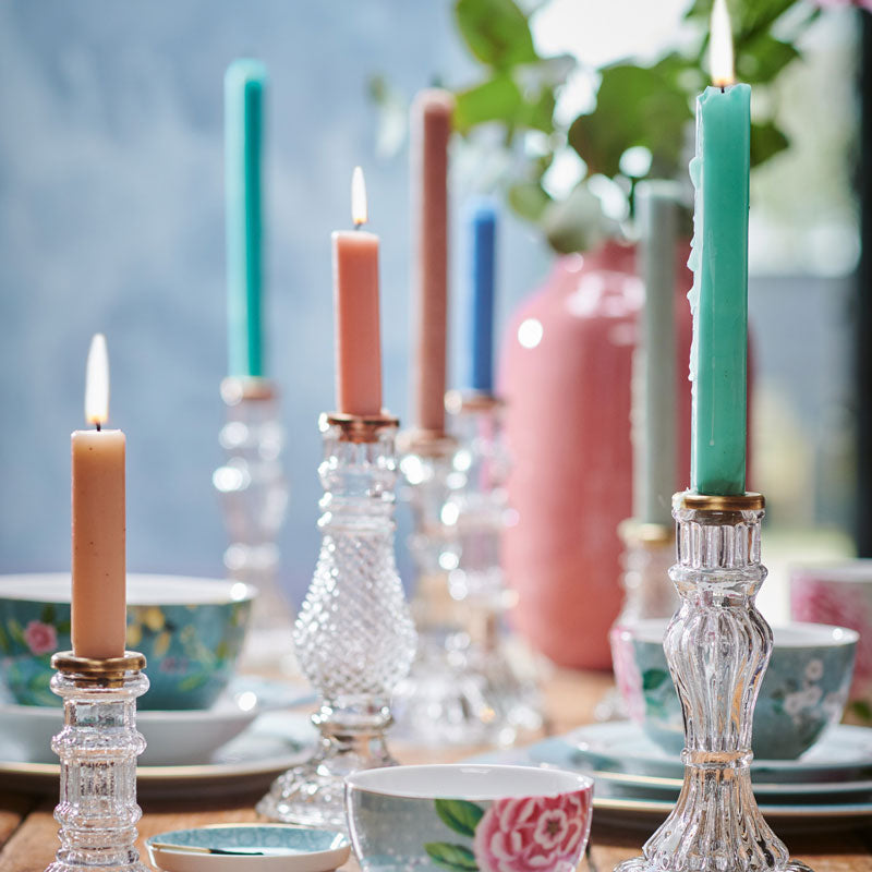 Kerzen und Kerzenständer