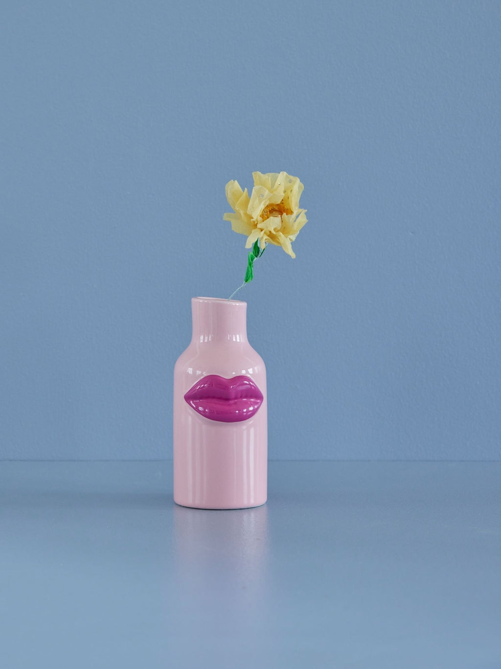 Ceramic vase with fuchsia lips – small