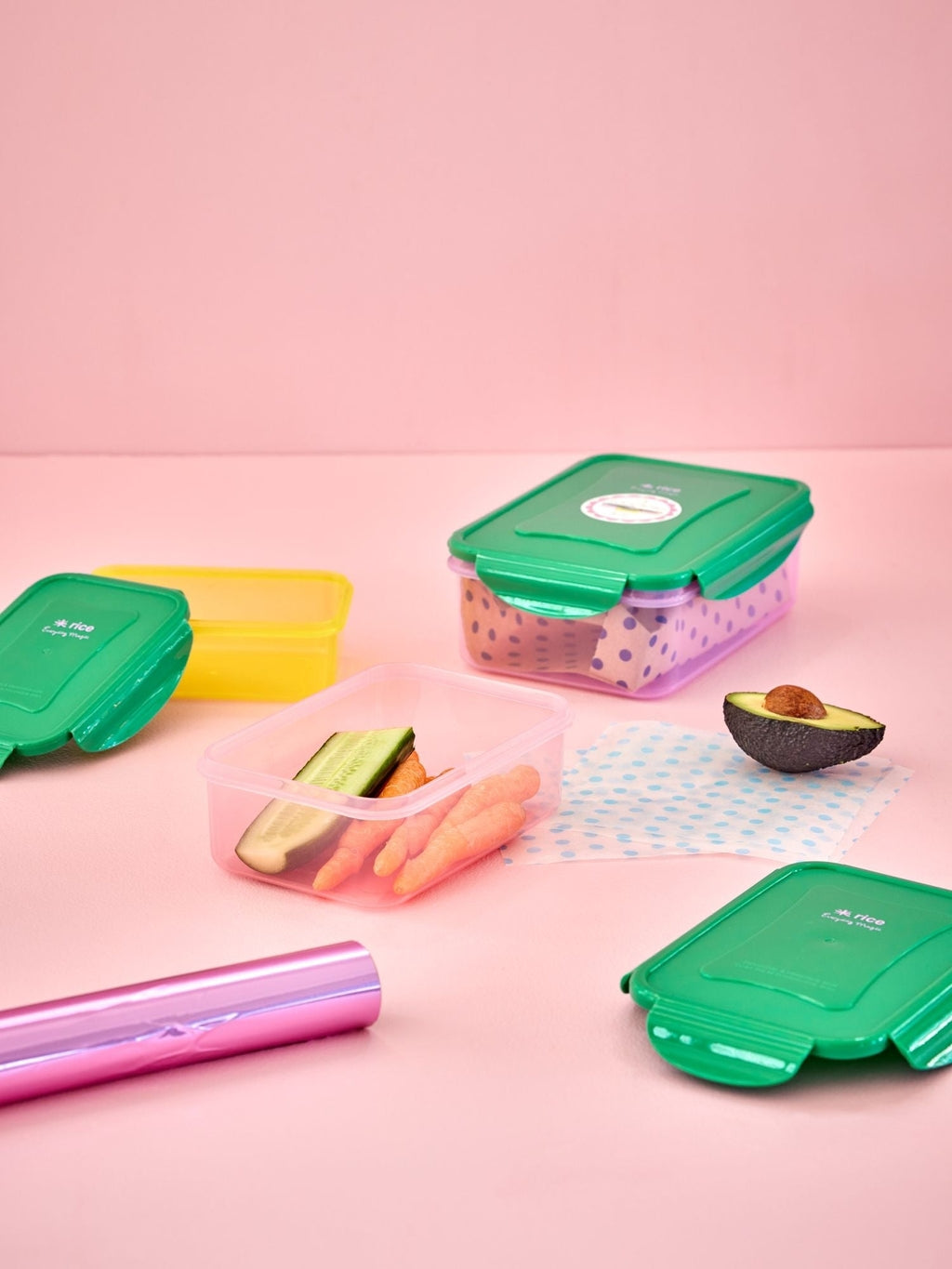Rectangular plastic food boxes in different colors with green lid – 3 pieces
