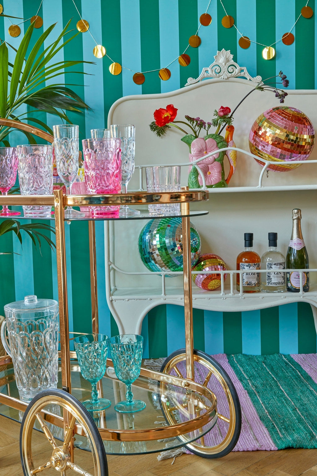 Acryl-Weinglas in Mint mit wirbelnder Prägung – 400 ml