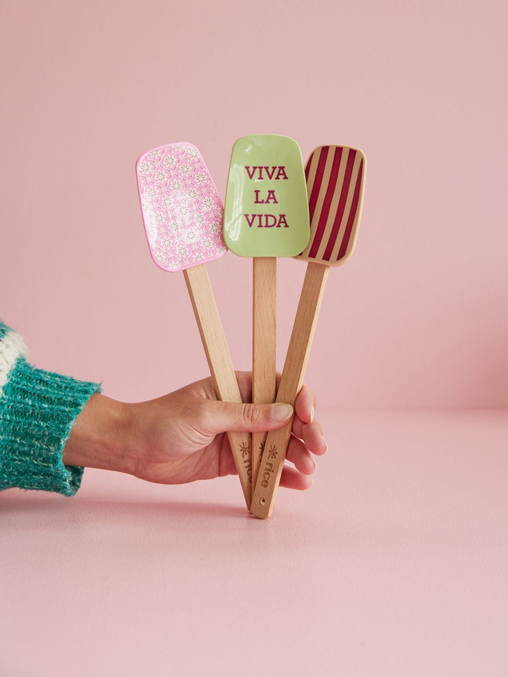 Silicone scraper with 3 different designs