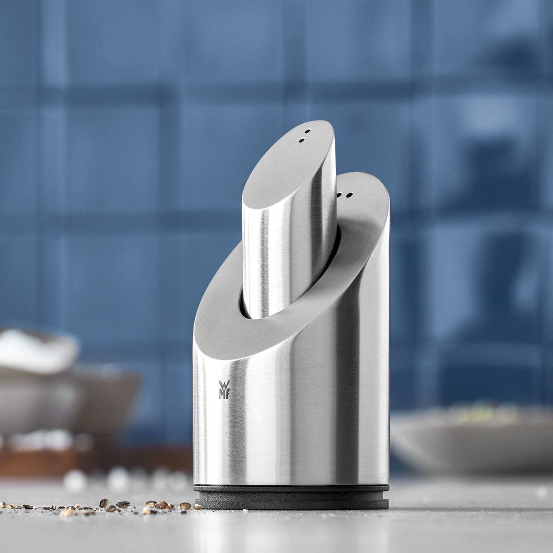 Basic salt and pepper shaker set, 2 pieces