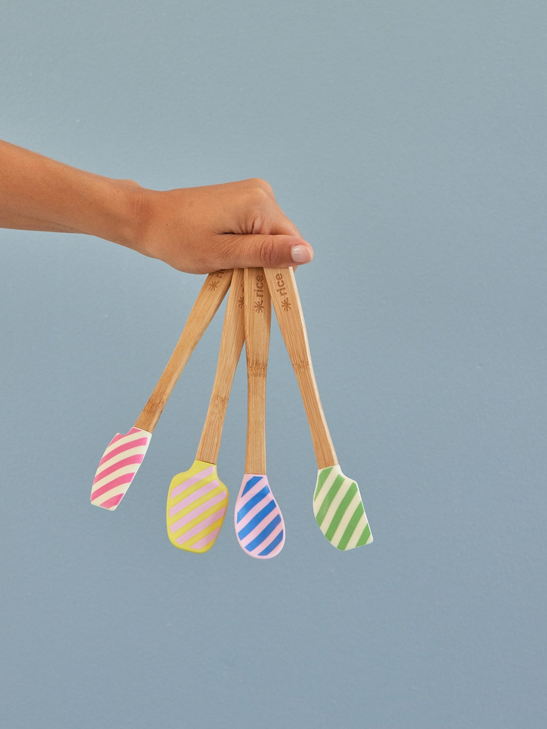 Silicone scraper with bamboo handle in different colors and printed stripes - set of 4