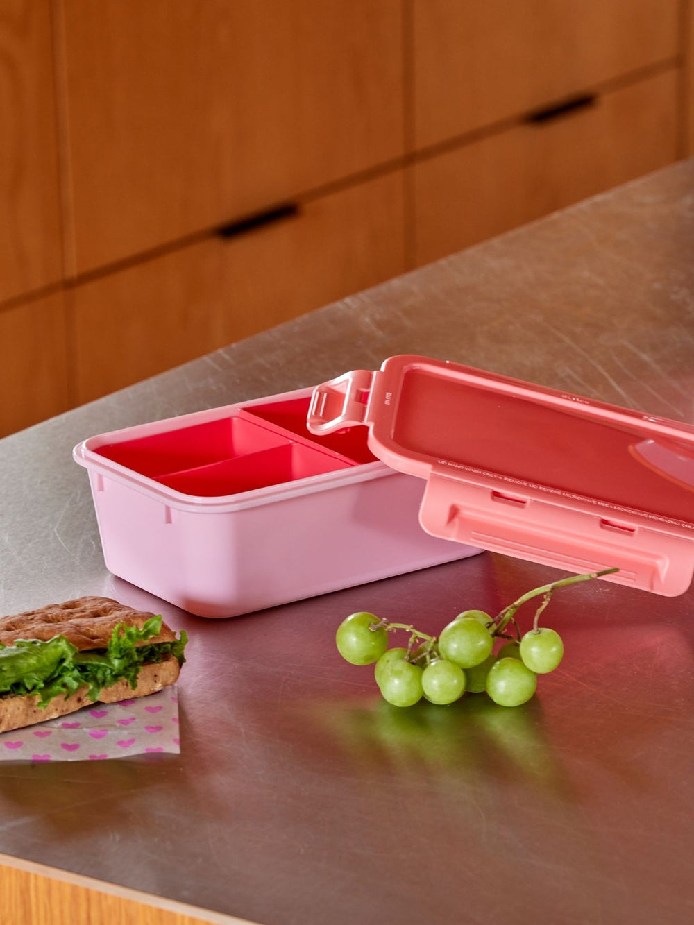 Lunchbox mit 3 Einsätzen in den Farben Koralle und Rot