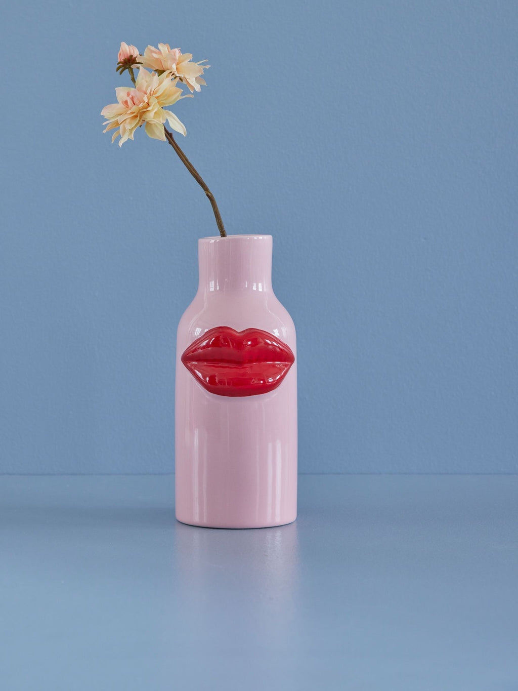Keramikvase mit roten Lippen – groß