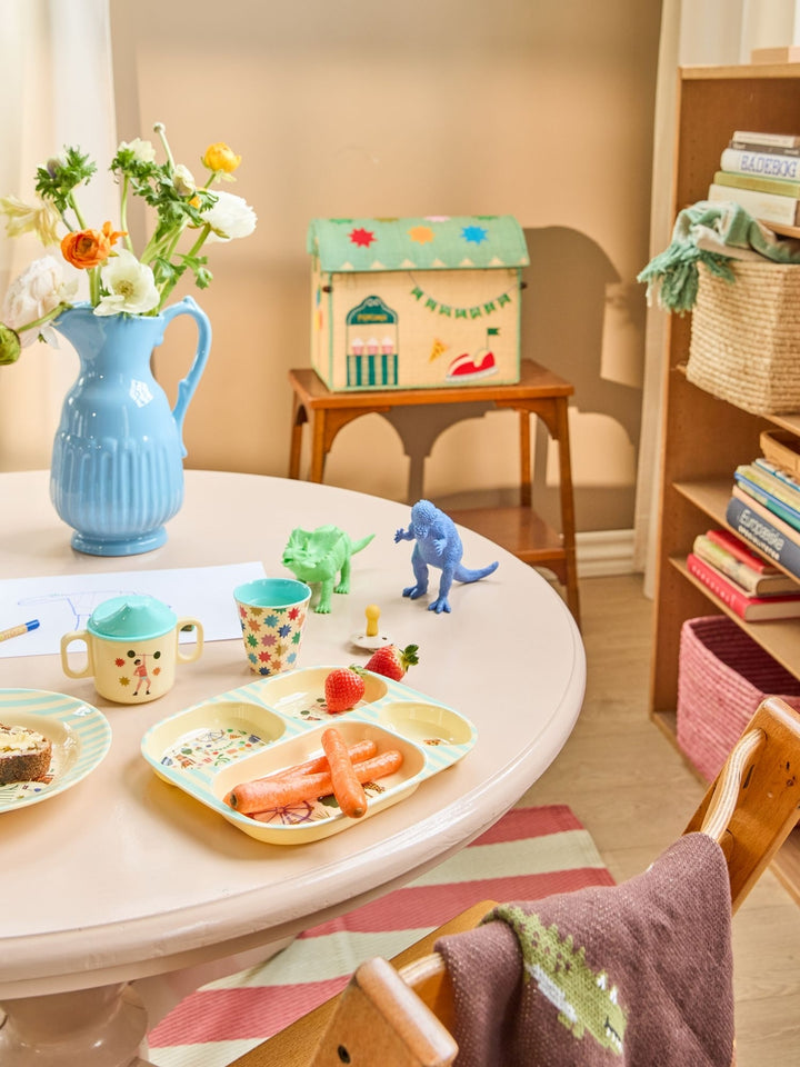 Melaminteller für Kinder (4 Plätze) mit blauem Jahrmarkt-Druck