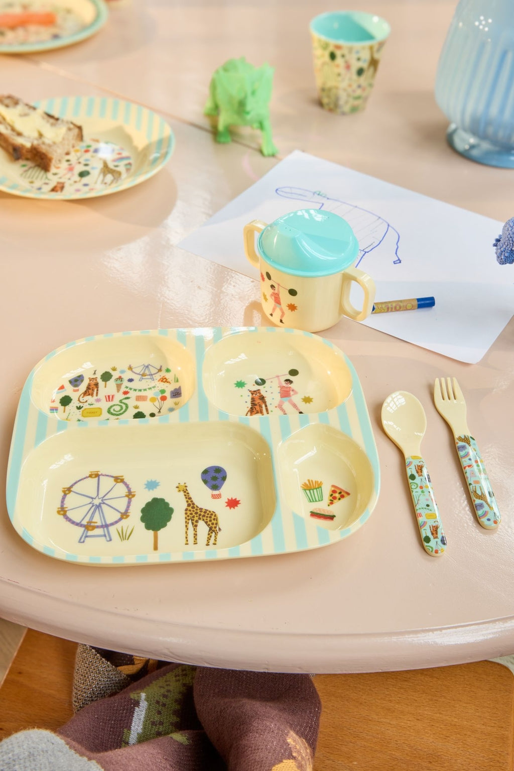 Melaminteller für Kinder (4 Plätze) mit blauem Jahrmarkt-Druck