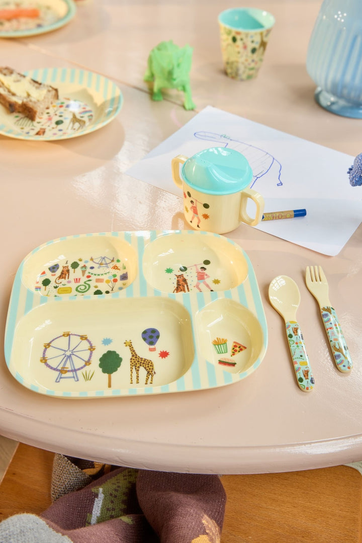 Melaminteller für Kinder (4 Plätze) mit blauem Jahrmarkt-Druck