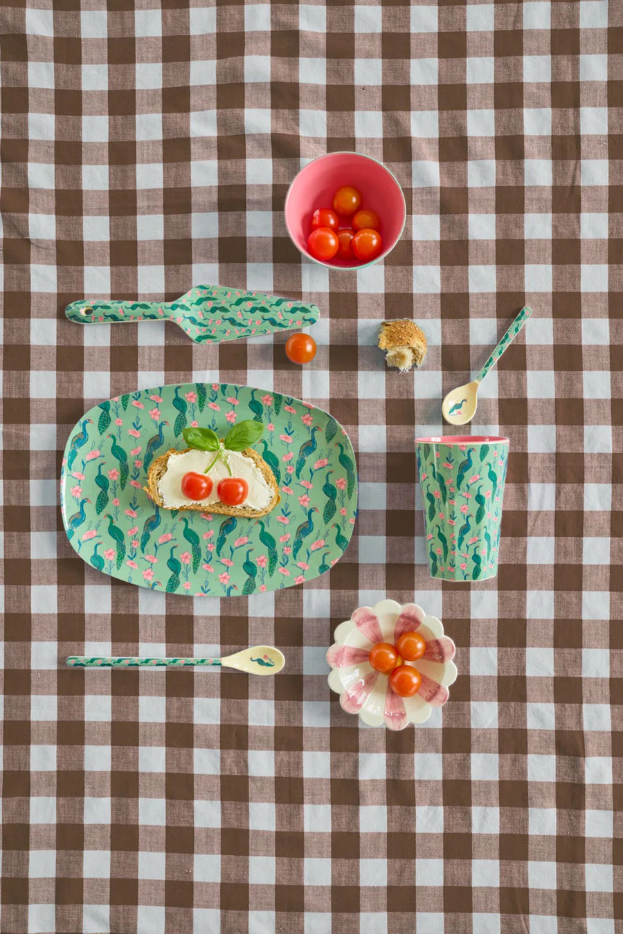 Rechteckiger Melaminteller mit „Peacock Power“-Print