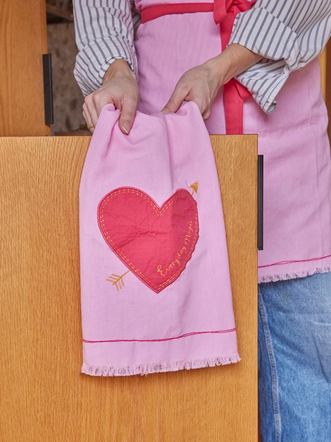 Enzymgewaschenes Baumwoll-Geschirrtuch mit Everyday Magic Application – Pink