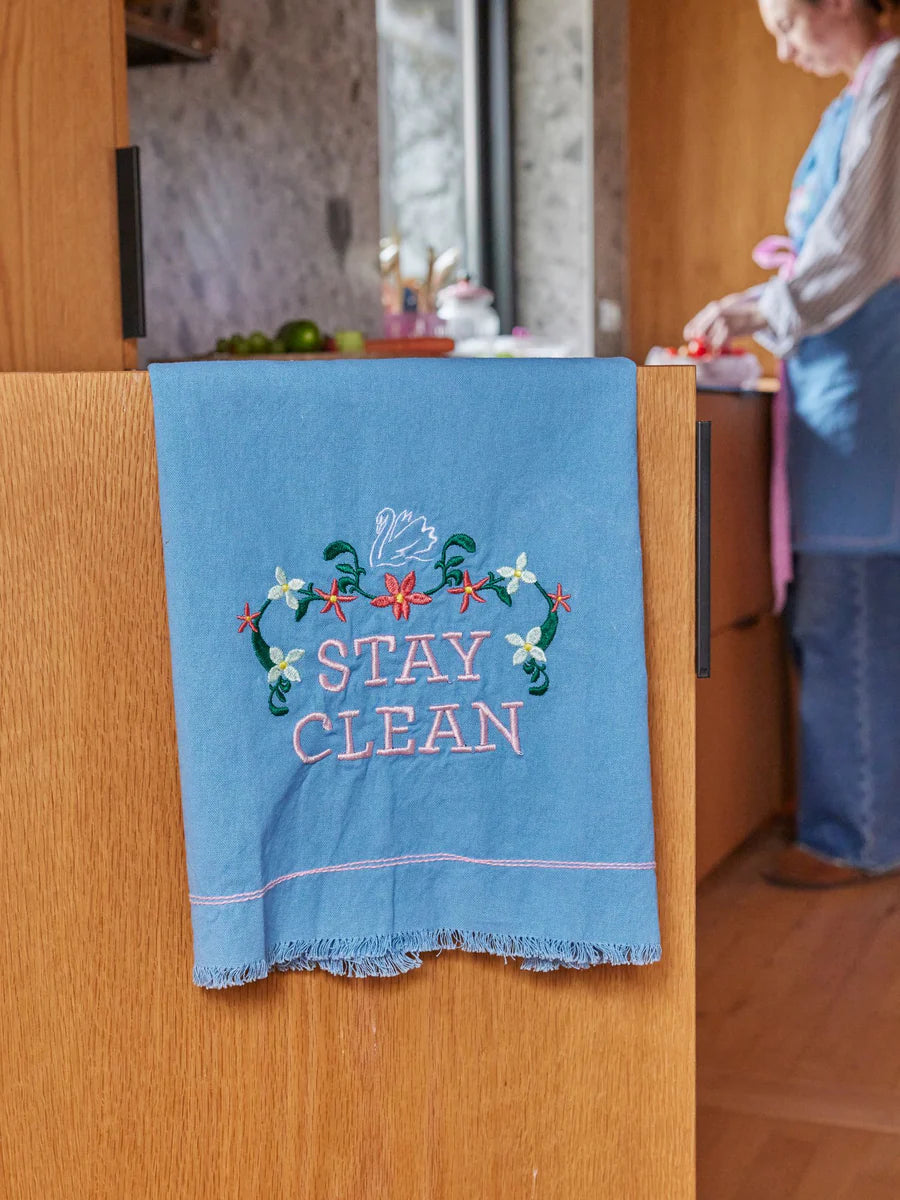 Enzymgewaschenes Baumwoll-Geschirrtuch mit „Stay Clean“-Print – Blau