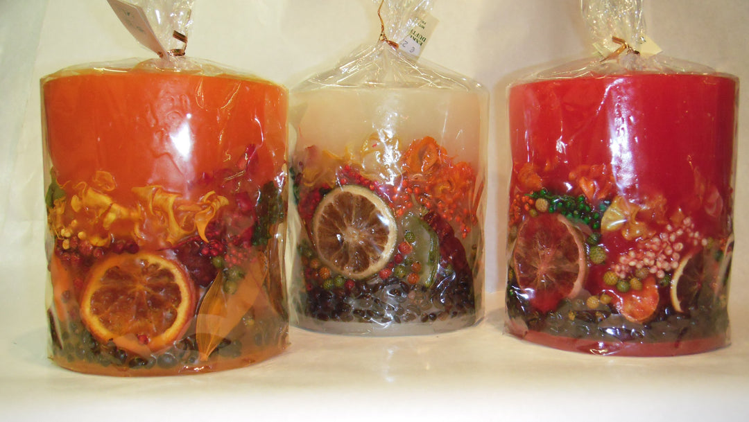 Scented candle with fruits
